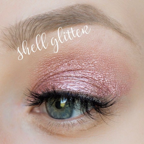 New Long-Lasting ShadowSense in Tons of Colors - Picture 13 of 16